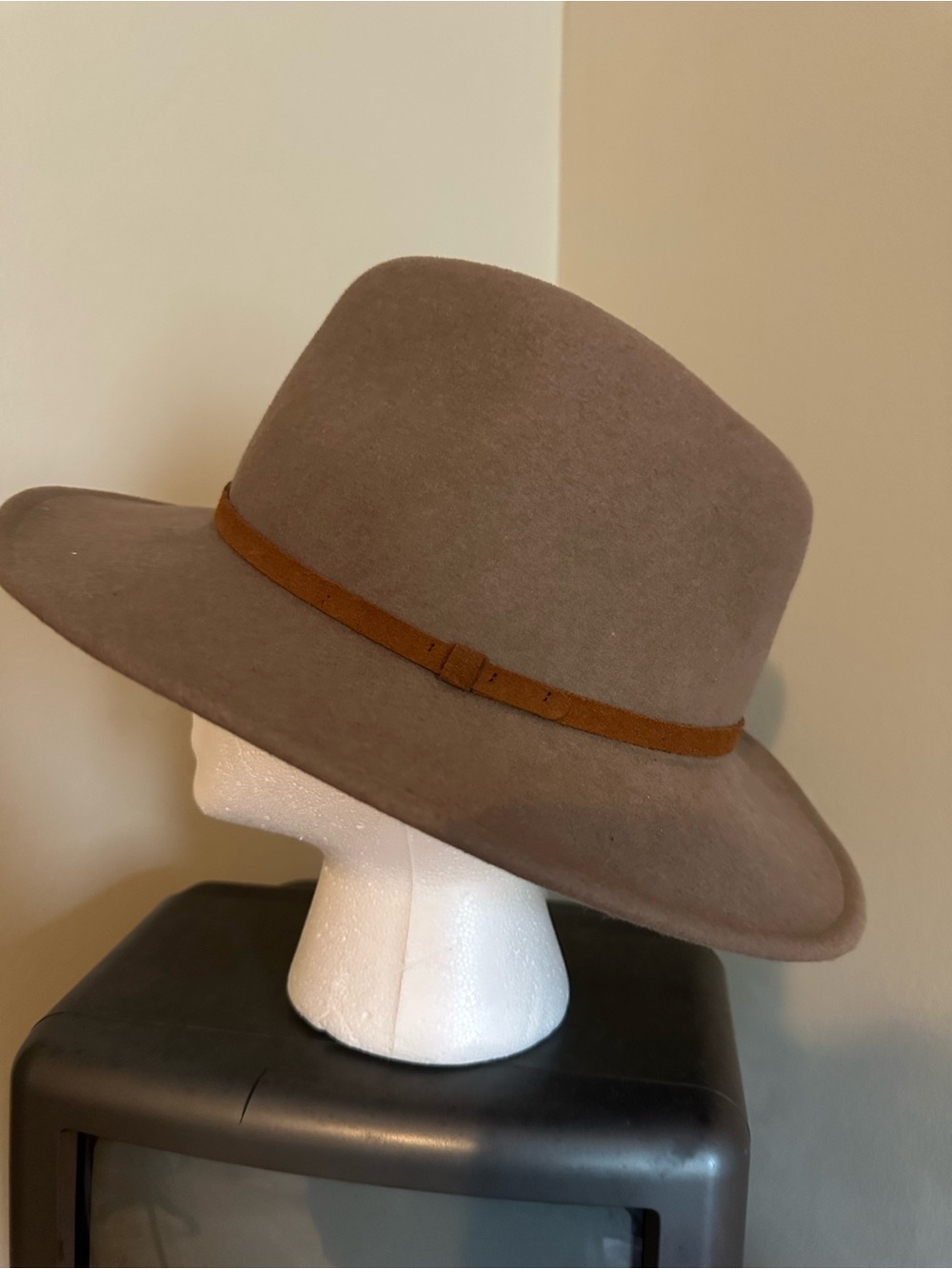 American Vintage Taupe Felt Wide-Brim Hat with Brown Band